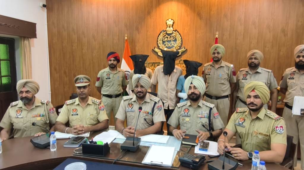 Robbery within the area of Police Station City1 Sangrur traced within 24 hours 03 accused arrested 24500 a weapon used in the crime and 01 motorcycle recovered
